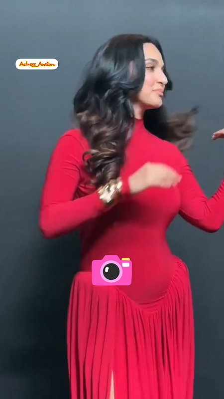 MOMMY KIARA ADVANI FLAUNTS HER SLUTTY LOOKS HQ VIDEOS 24