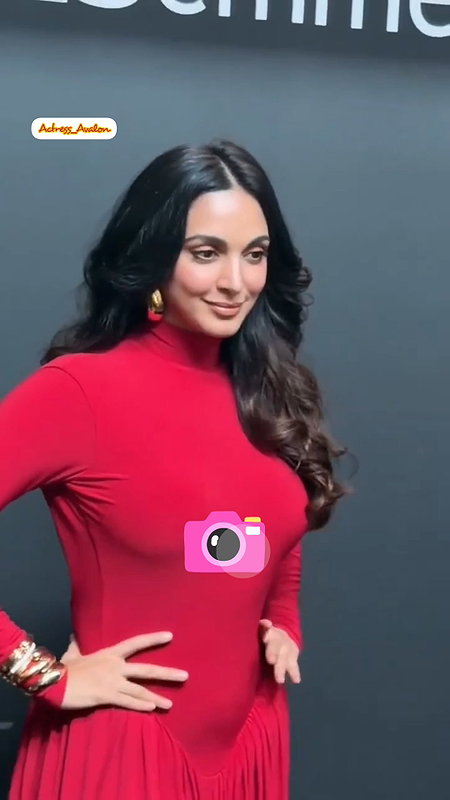 MOMMY KIARA ADVANI FLAUNTS HER SLUTTY LOOKS HQ VIDEOS 24