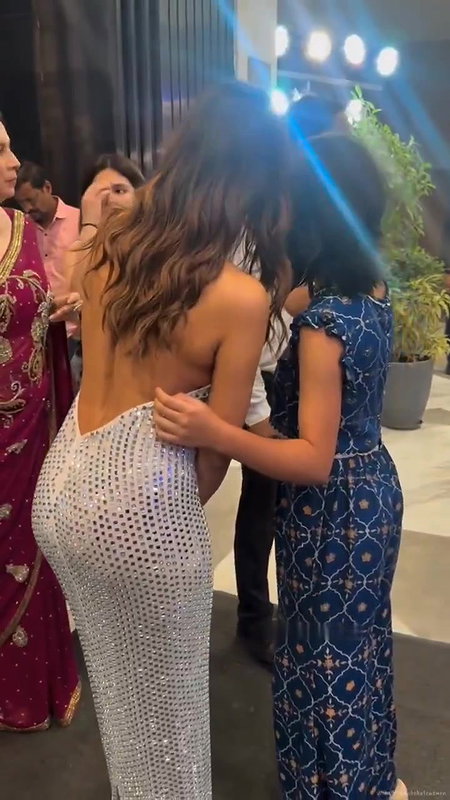 MILF DAMN FAPWORTHY BACKLESS MALAIKA ARORA BOMBSHELL EXPOSE 22