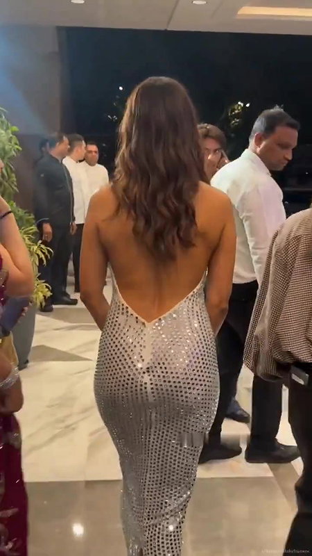 MILF DAMN FAPWORTHY BACKLESS MALAIKA ARORA BOMBSHELL EXPOSE 22