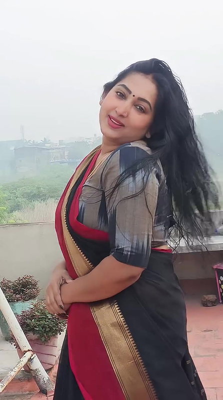 harsha tempting curvers and tummy in black saree 22