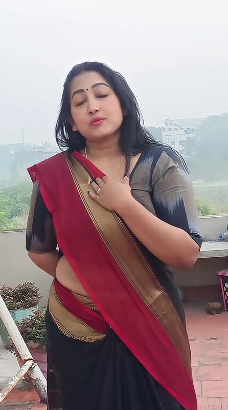 harsha tempting curvers and tummy in black saree 22