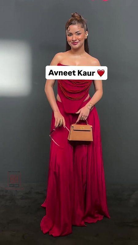 AVNEET KAUR IRRESISTIBLE HOTTIE SEXY IN OFF SHOULDER DRESS 28
