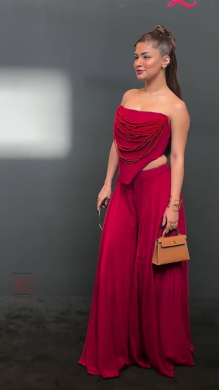 AVNEET KAUR IRRESISTIBLE HOTTIE SEXY IN OFF SHOULDER DRESS 28
