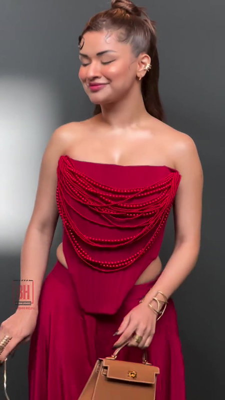 AVNEET KAUR IRRESISTIBLE HOTTIE SEXY IN OFF SHOULDER DRESS 28
