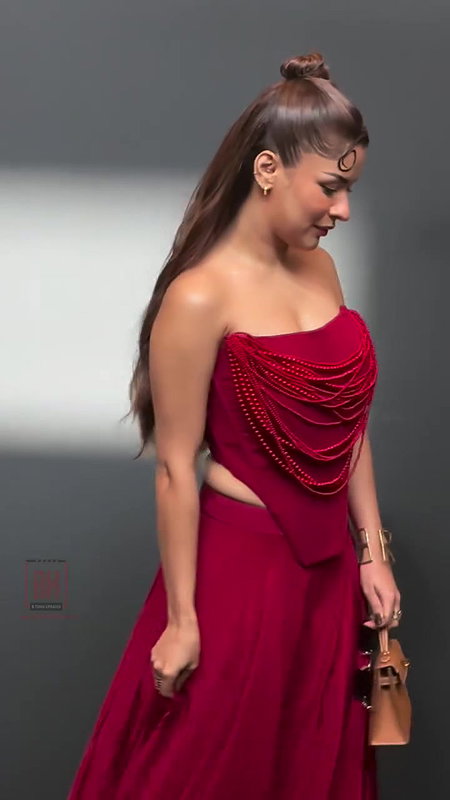 AVNEET KAUR IRRESISTIBLE HOTTIE SEXY IN OFF SHOULDER DRESS 28