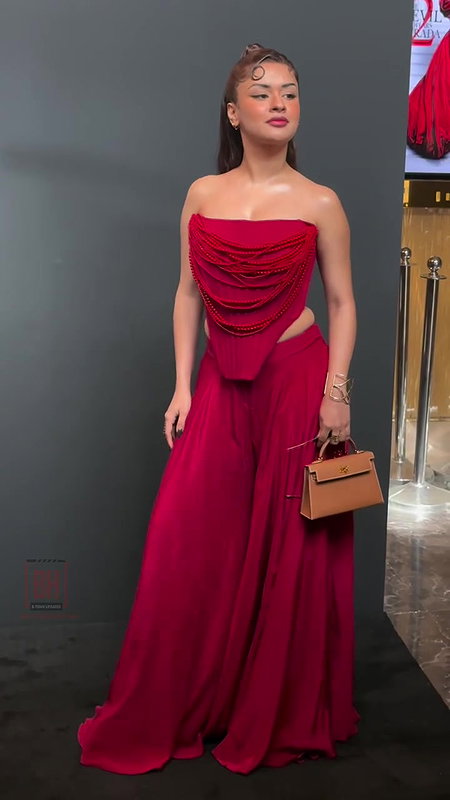 AVNEET KAUR IRRESISTIBLE HOTTIE SEXY IN OFF SHOULDER DRESS 28