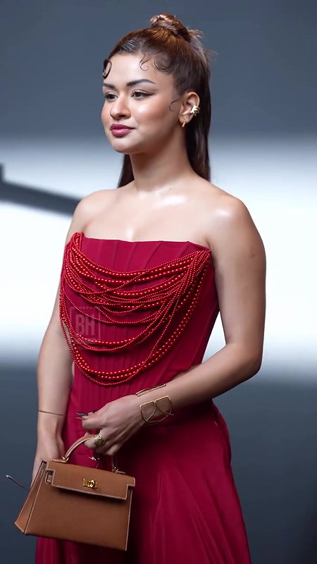 AVNEET KAUR IRRESISTIBLE HOTTIE SEXY IN OFF SHOULDER DRESS 26