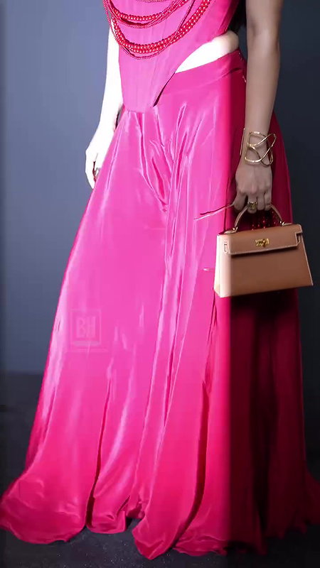 AVNEET KAUR IRRESISTIBLE HOTTIE SEXY IN OFF SHOULDER DRESS 26