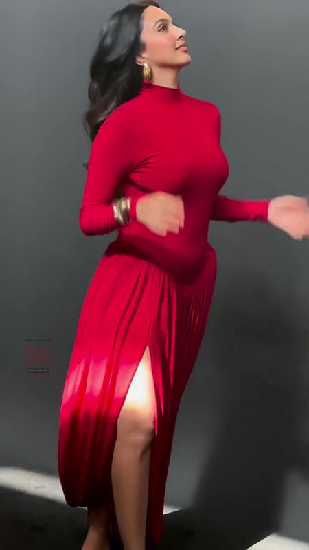 KIARA SIZZLING SEXY CURVY MILF NEVER FAILS TO SEDUCE HQ VIDEO AND MORE 26