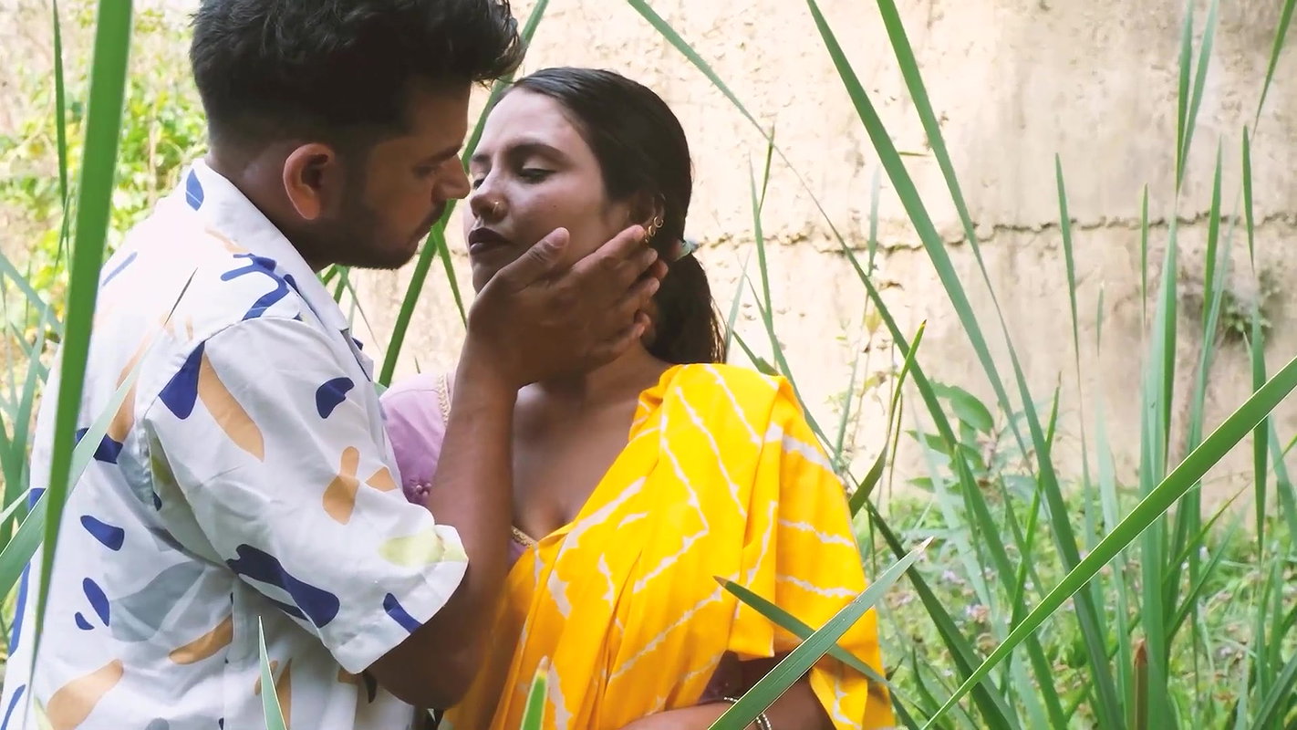 Horny young radha chauhan multiple smooching navel kiss song 22