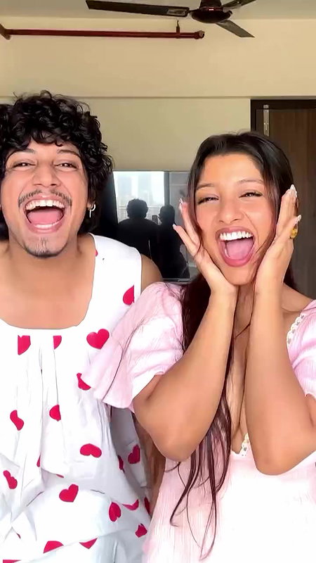 RASHI SINGH DELIBERATE EXPOSE HER JUICY CLEAVAGE 22