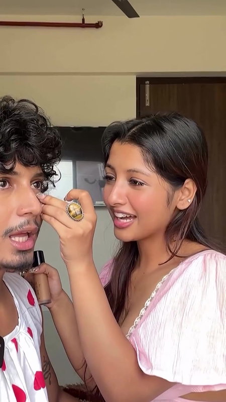 RASHI SINGH DELIBERATE EXPOSE HER JUICY CLEAVAGE 22