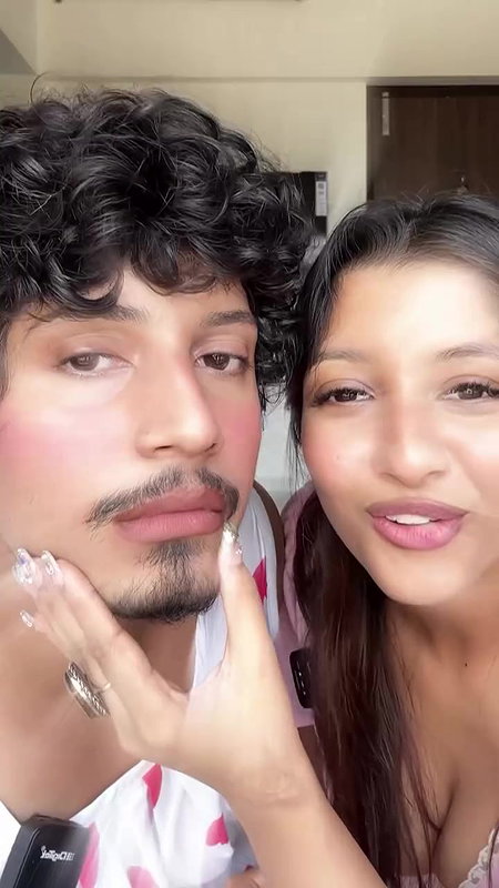 RASHI SINGH DELIBERATE EXPOSE HER JUICY CLEAVAGE 22
