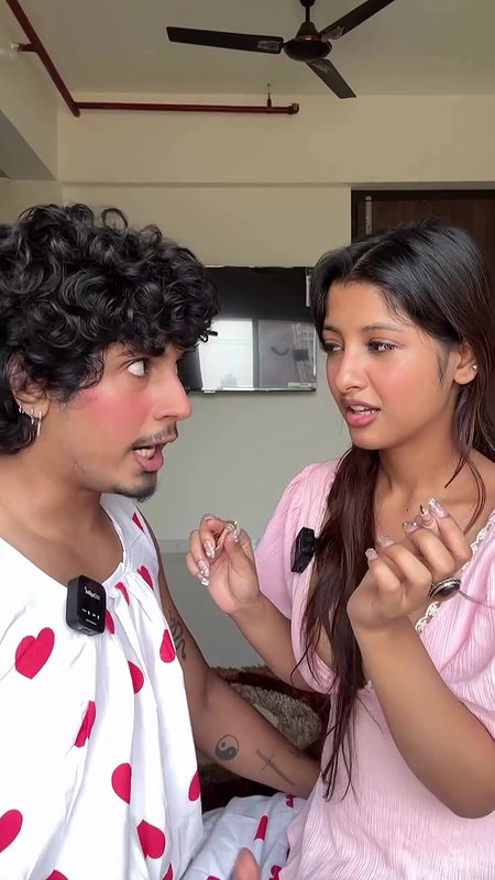 RASHI SINGH DELIBERATE EXPOSE HER JUICY CLEAVAGE 22