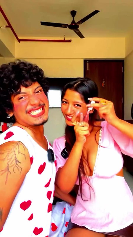 RASHI SINGH DELIBERATE EXPOSE HER JUICY CLEAVAGE 22