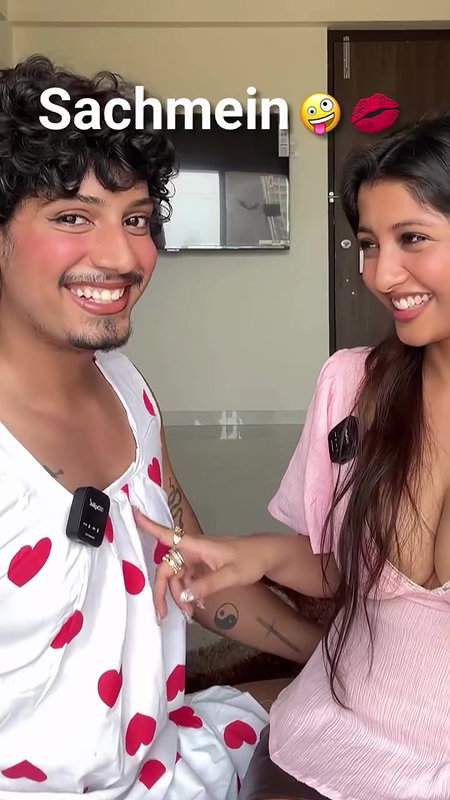 RASHI SINGH DELIBERATE EXPOSE HER JUICY CLEAVAGE 22