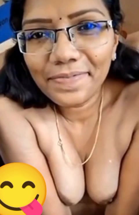 TAMIL HORNY GIRL UNDRESS SAREE SQUEEZING BOOBS FINGERING HER PUSSY 22