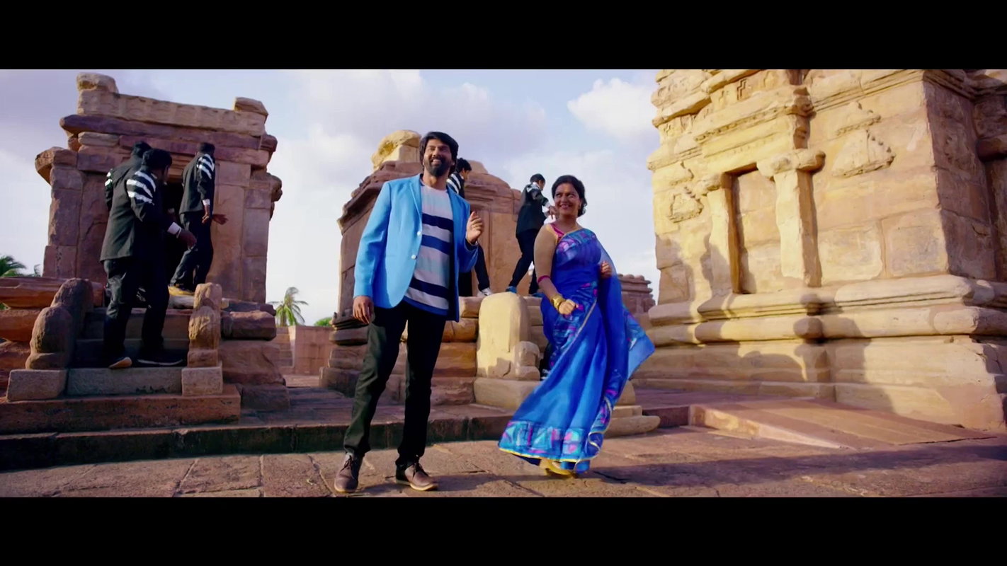 Swathi Reddy Meaty Body Saree Seductive Romance Hottest 4K Song Tripura2