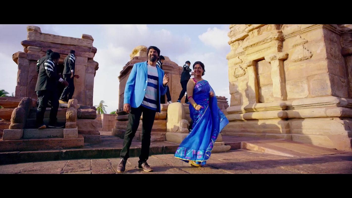 Swathi Reddy Meaty Body Saree Seductive Romance Hottest 4K Song Tripura3