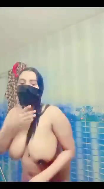 CUTE DESI BENGALI MAAL STRIPPING SHOWING NUDE BATHING & HARD FUCKED BY LOVER ~7 CLIPS 27