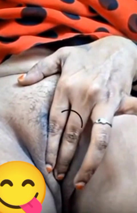 TAMIL HORNY GIRL UNDRESS SAREE SQUEEZING BOOBS FINGERING HER PUSSY 23