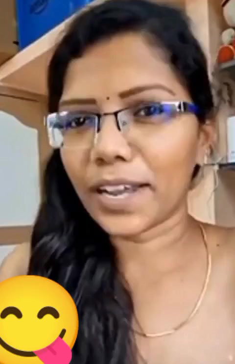 TAMIL HORNY GIRL UNDRESS SAREE SQUEEZING BOOBS FINGERING HER PUSSY 23