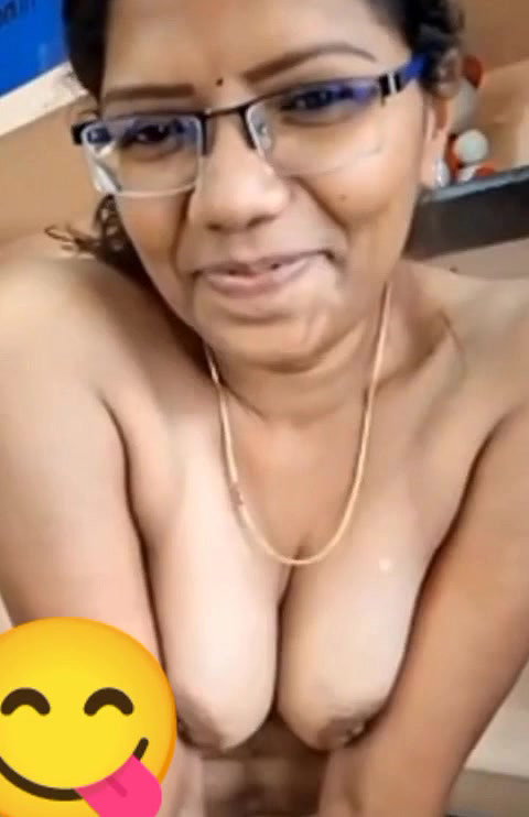 TAMIL HORNY GIRL UNDRESS SAREE SQUEEZING BOOBS FINGERING HER PUSSY 23