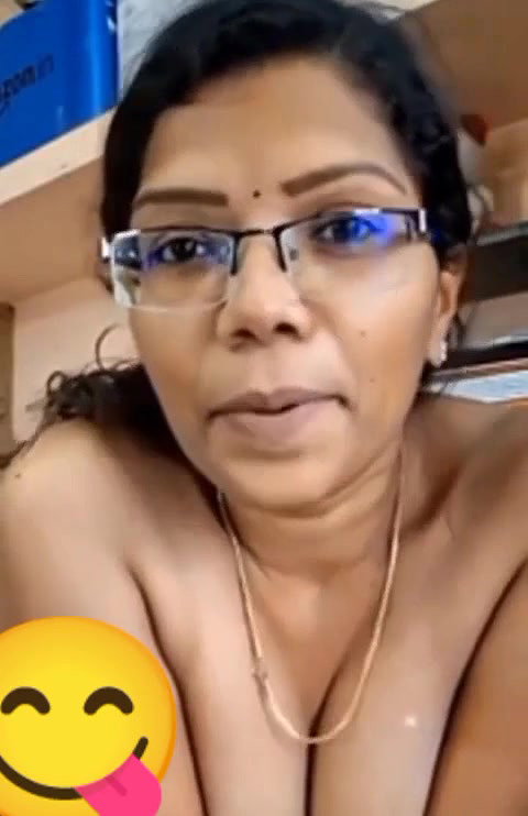 TAMIL HORNY GIRL UNDRESS SAREE SQUEEZING BOOBS FINGERING HER PUSSY 23