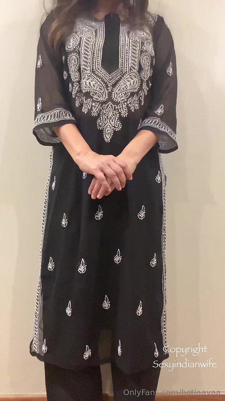 Sexyindianwife roleplay Ass showing and boobs pressing 22