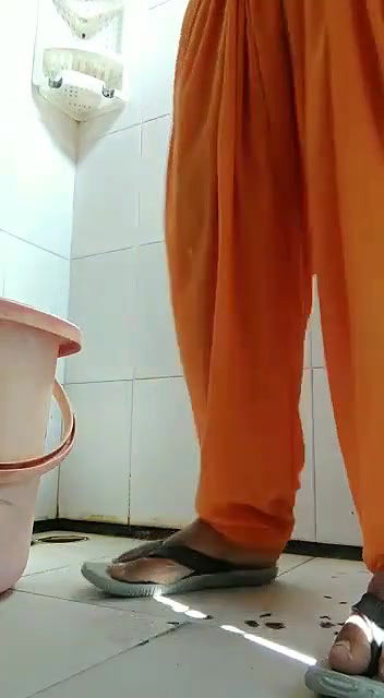 Bhabi Pissing