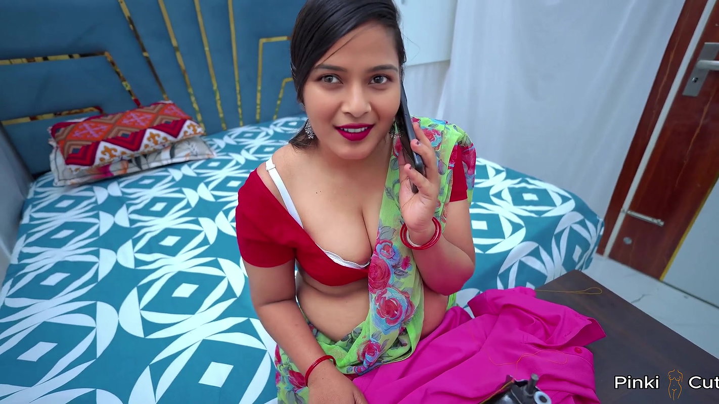 Chachi accidently sent nude pics to her bhatija, stepson ask her for fuck and she fucked by bhatija in HINDI Audio