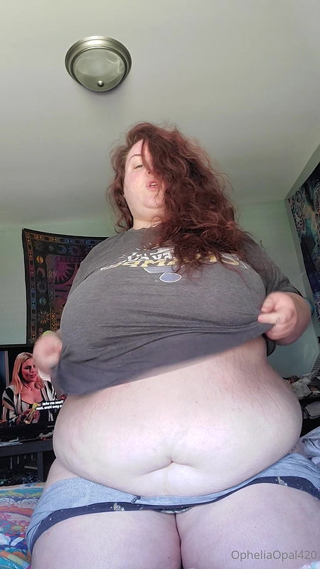 BBW Bella Bendz plays with her fat pussy before fucking_d002e70a