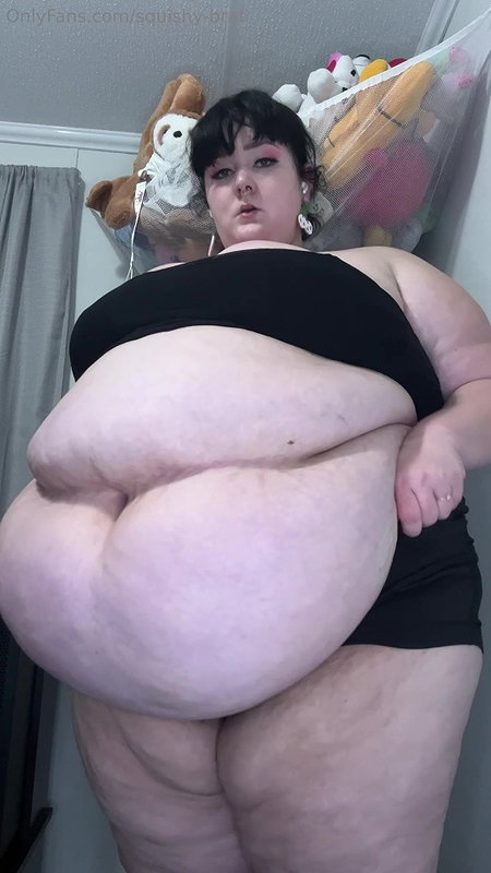 A safada BBW Joaninha em sua primeira vez no porno tirou a mascara e fez anal ate ganhar leite dos machos_26452730