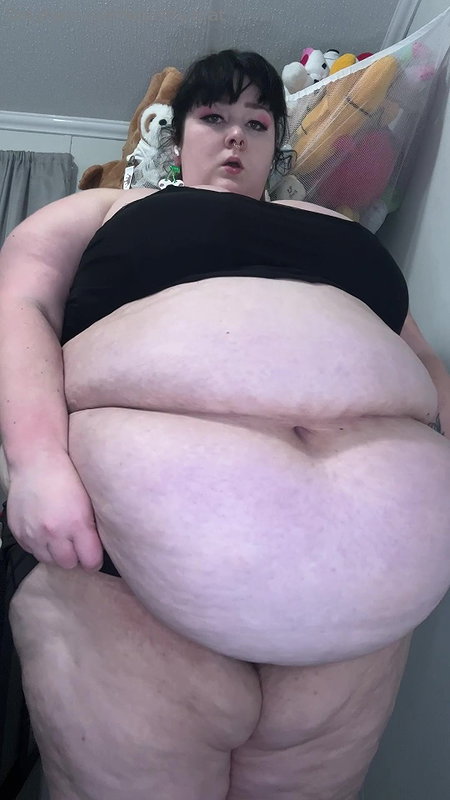 A safada BBW Joaninha em sua primeira vez no porno tirou a mascara e fez anal ate ganhar leite dos machos_26452730