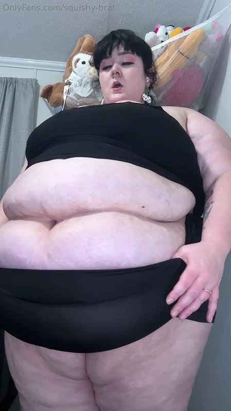 A safada BBW Joaninha em sua primeira vez no porno tirou a mascara e fez anal ate ganhar leite dos machos_26452730