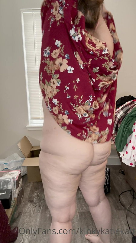Mature BBW playing with her toy_f134a450