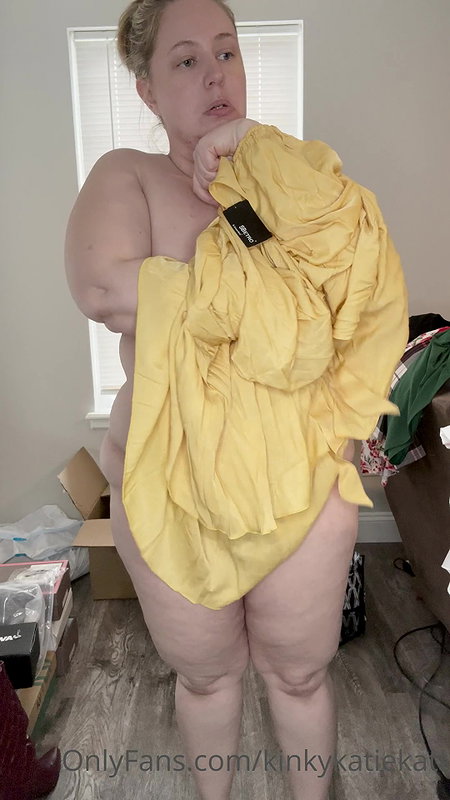 Mature BBW playing with her toy_f134a450