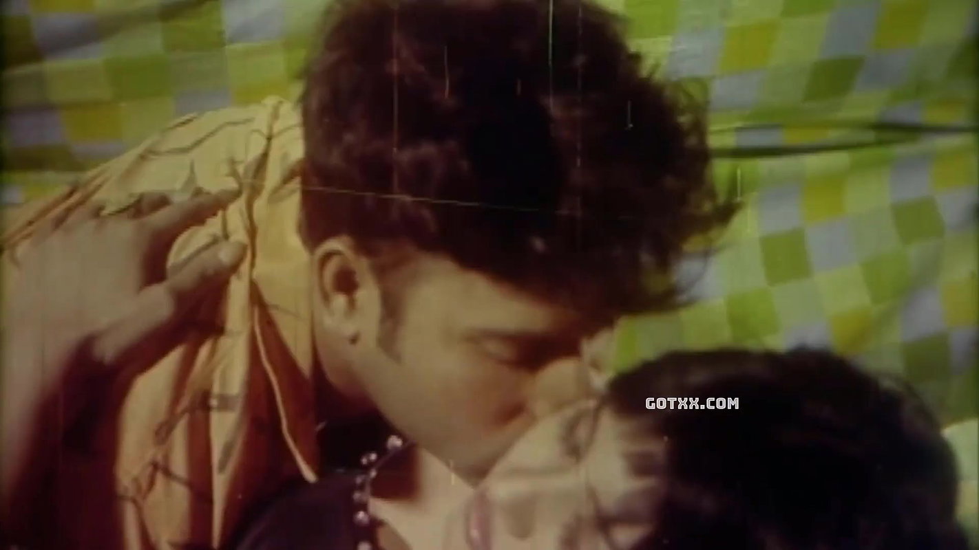 sohel and sucona  bangla movie hot bed scene