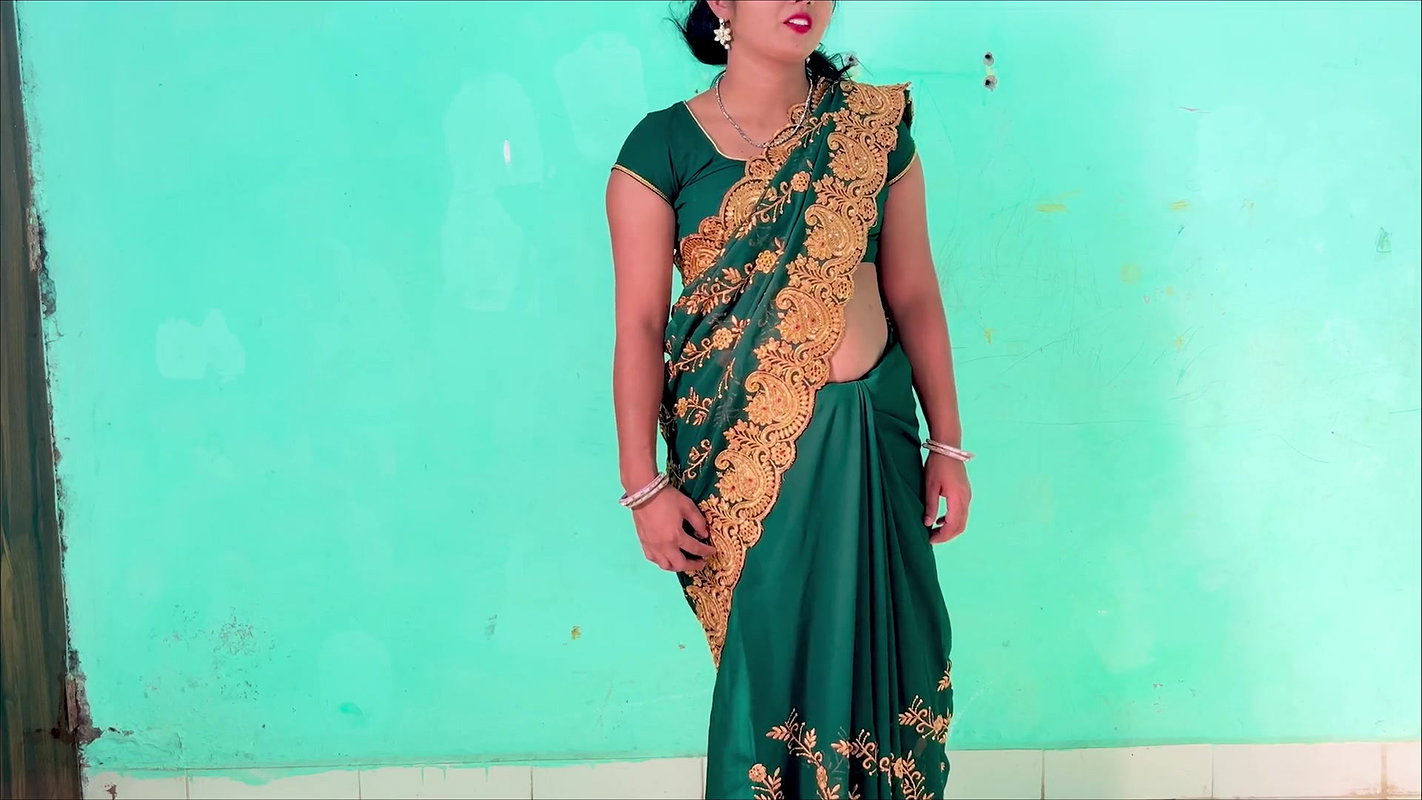 Chachi Was Getting Ready for the Market and I Convinced Her for Sex Then Young Bhatije Had Painful Sex with Chachi Hindi Audio