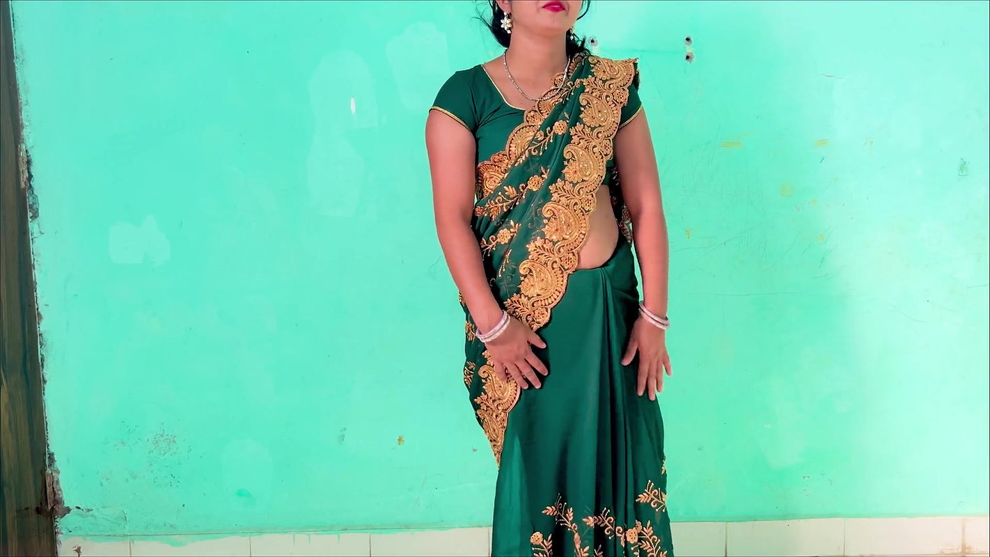 Chachi Was Getting Ready for the Market and I Convinced Her for Sex Then Young Bhatije Had Painful Sex with Chachi Hindi Audio