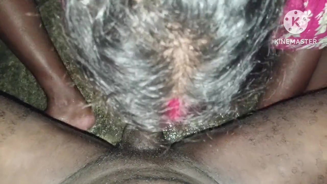 Desi Bhabhi Sucked the Dick After Peeing