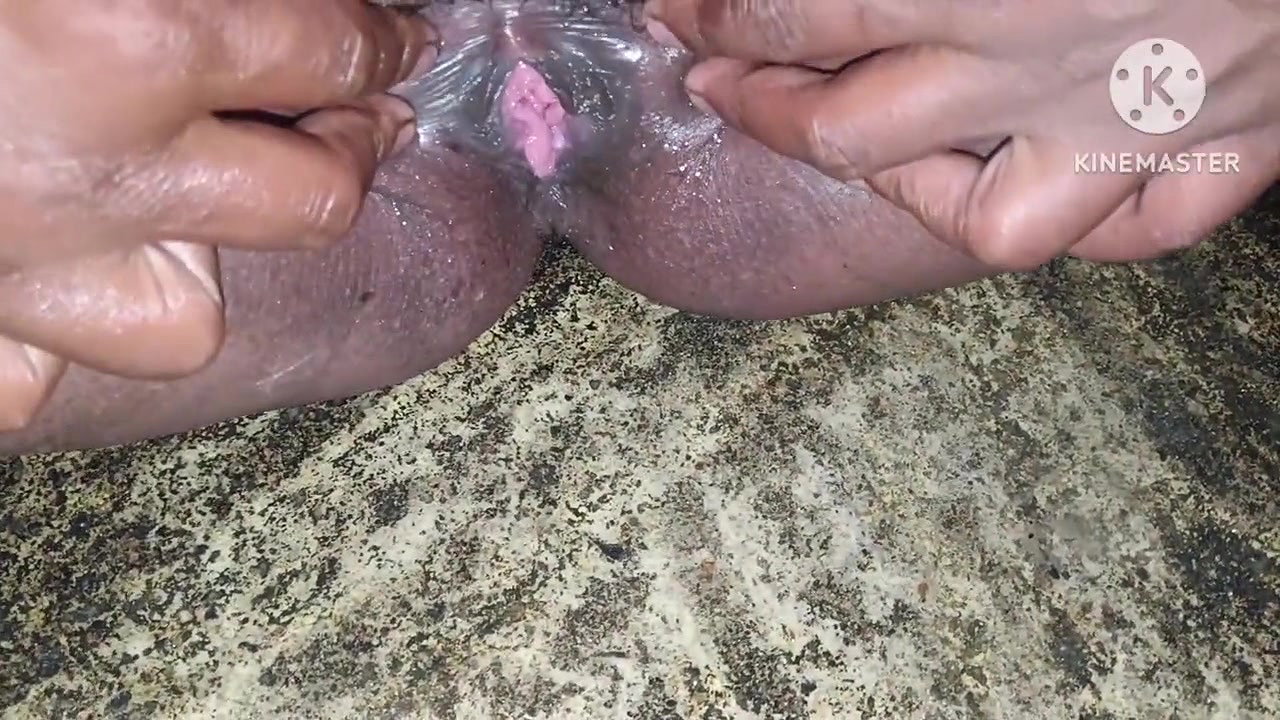 Desi Bhabhi Sucked the Dick After Peeing