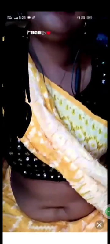 Desi sexy bhabi open her saree in chamet