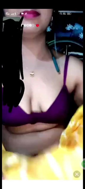 Desi sexy bhabi open her saree in chamet