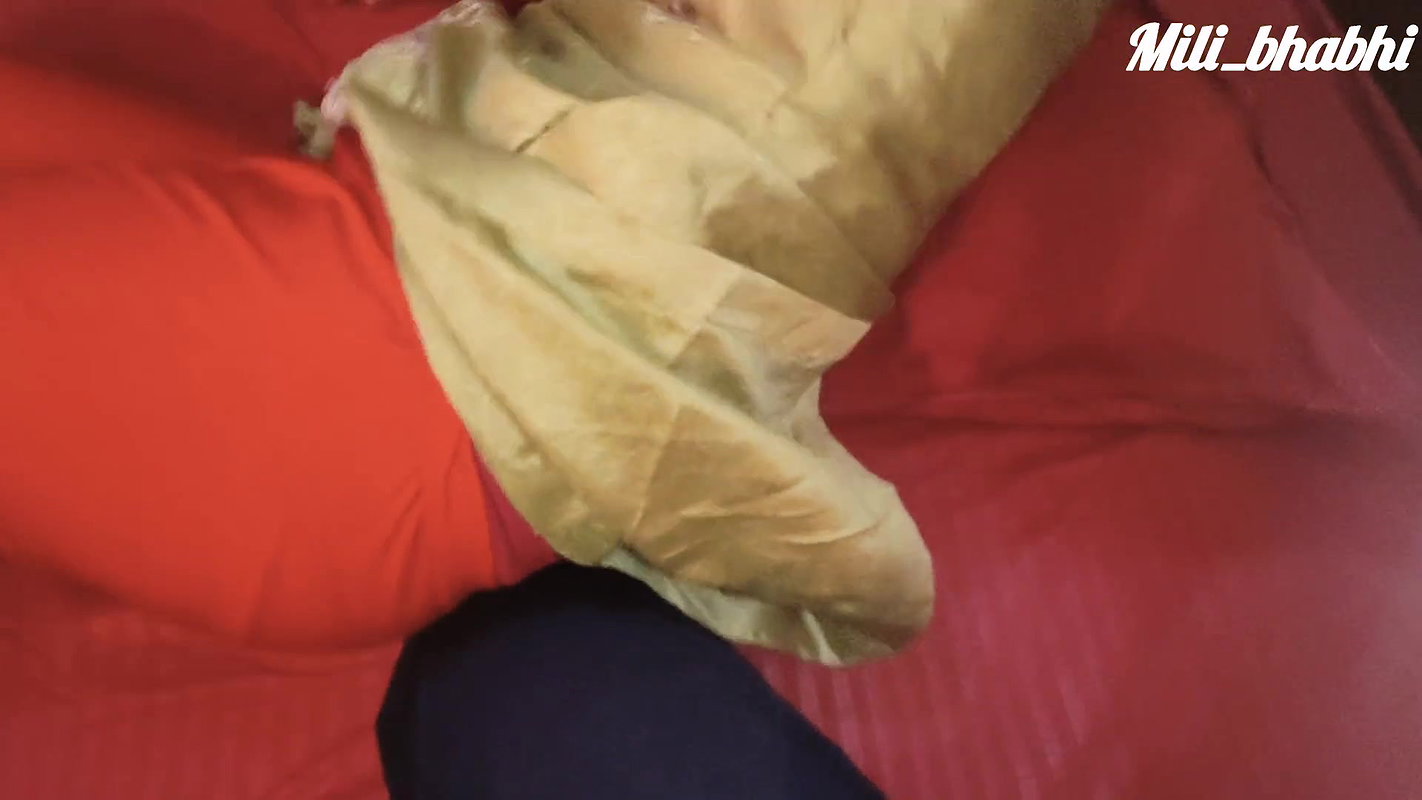 Desi Indian Stepsister and Stepbrother Share Bed in Night Get Horny Unexpected Sex, Desi Indian Beautiful Stepsister Sex Mms