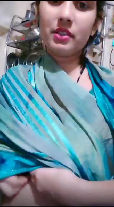 Beautiful milf removing blouse awesome boobs and navel show