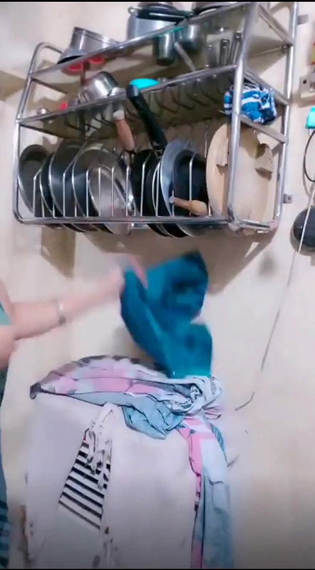 Beautiful milf removing blouse awesome boobs and navel show