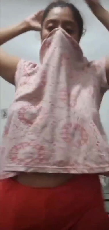 Bhabi Flashing Boob