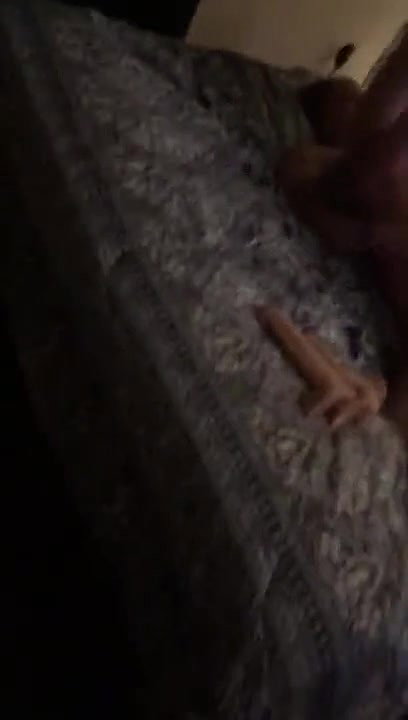 Balls deep pussy pounding on the bed with flexible American GF